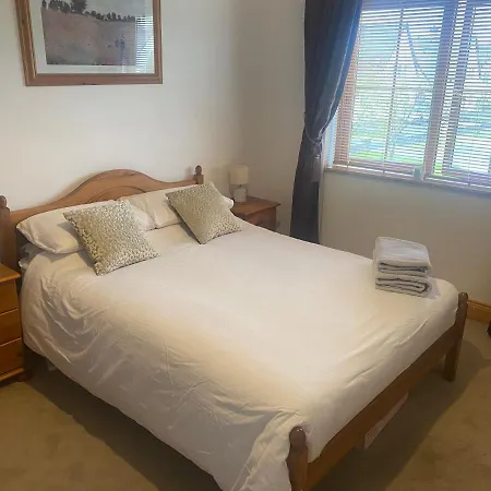 בית אירוח 3 The Courtyard Castle Dargan